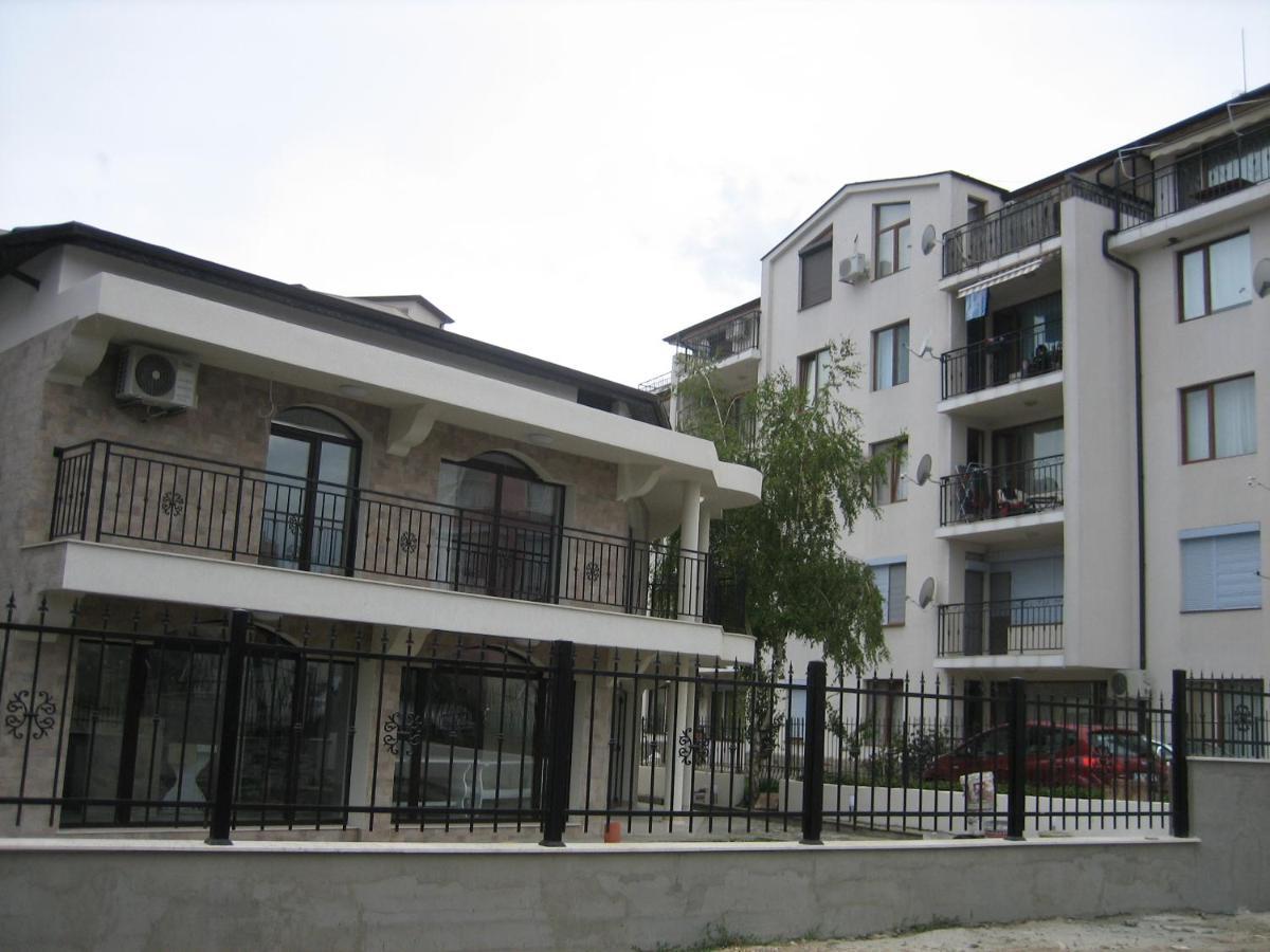 Apartment Lazur By The Sea Rawda Exterior foto